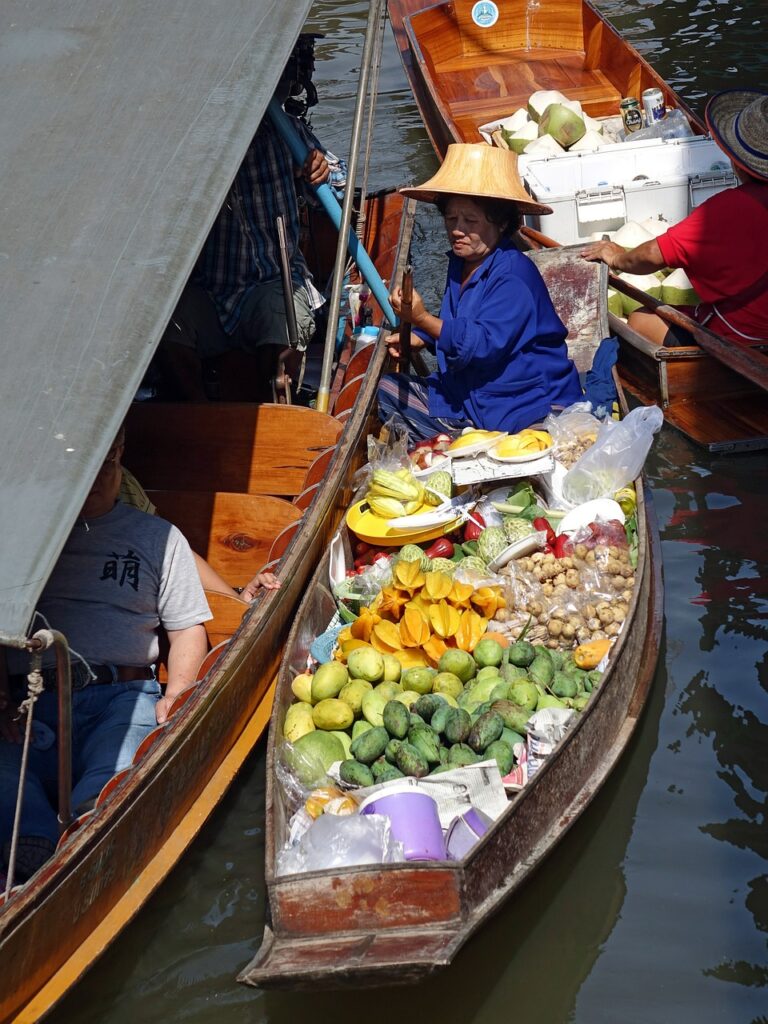 damnoen saduak floating market, thailand, traditional-546269.jpg